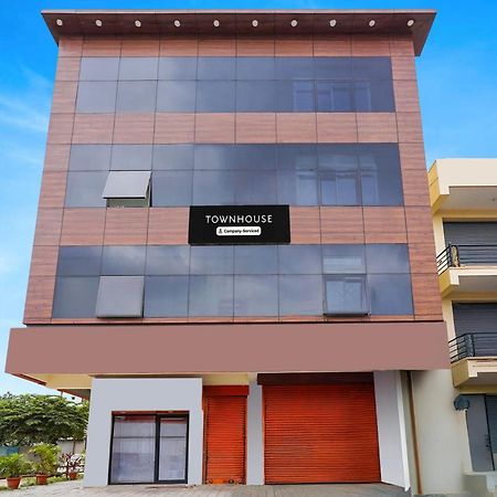 Townhouse Bidadi Formerly Royal Garuda Exterior photo