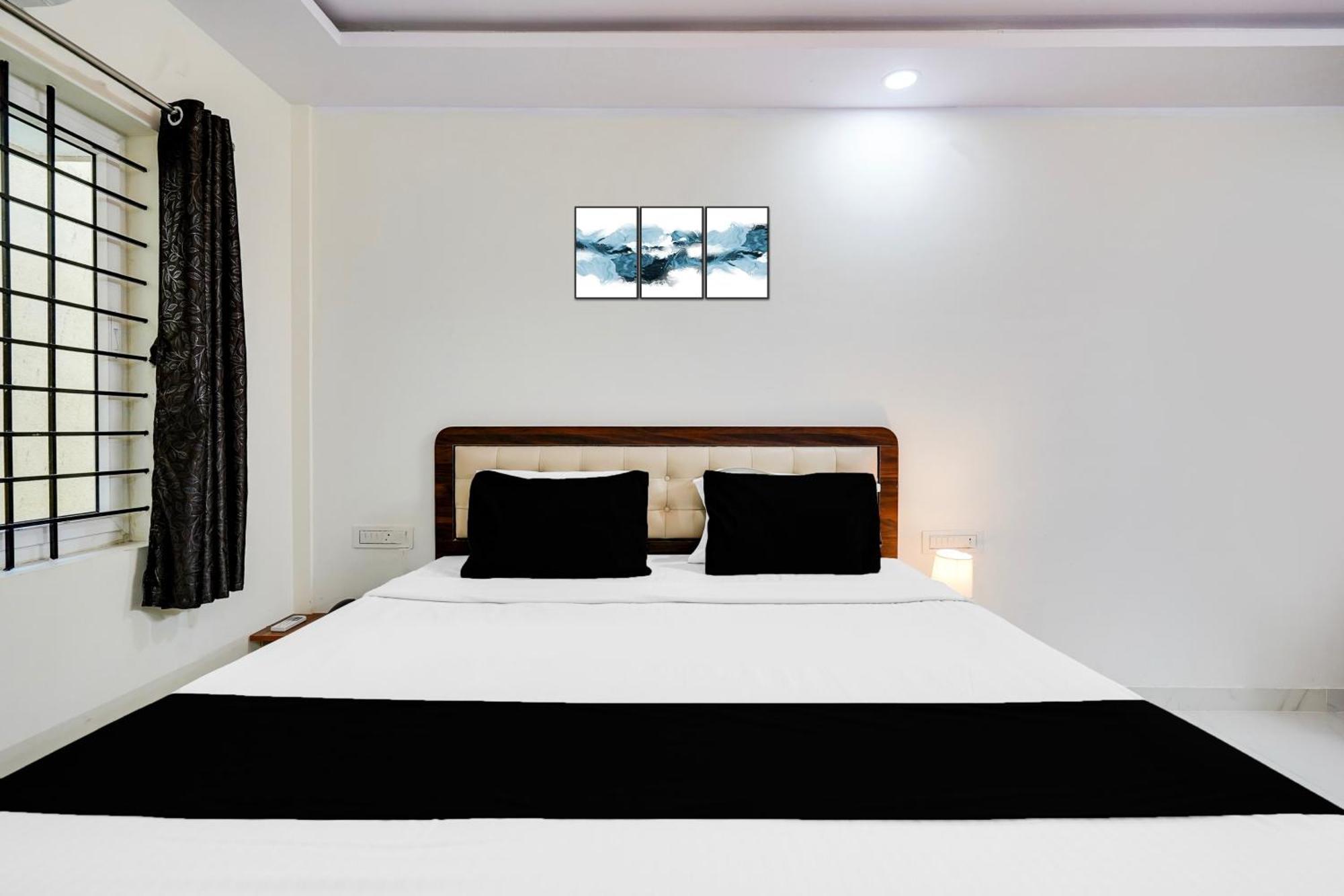 Townhouse Bidadi Formerly Royal Garuda Exterior photo